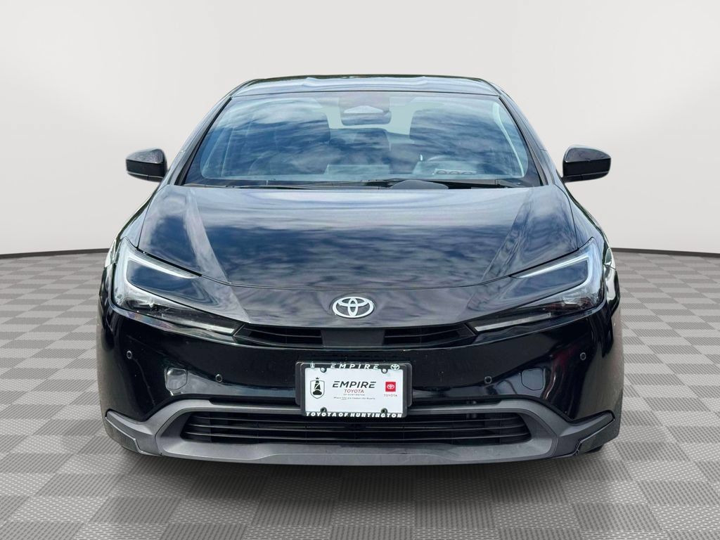 Used 2025 Toyota Prius LE FWD image 2