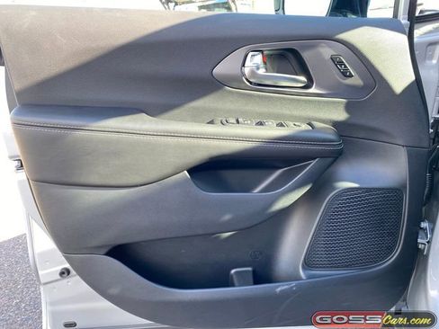 New 2026 Chrysler Pacifica Select image 22