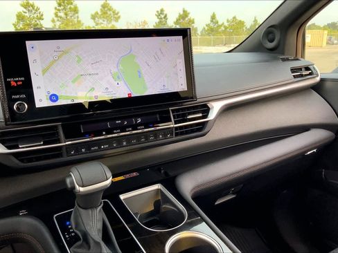 Used 2025 Toyota Sienna Limited image 35