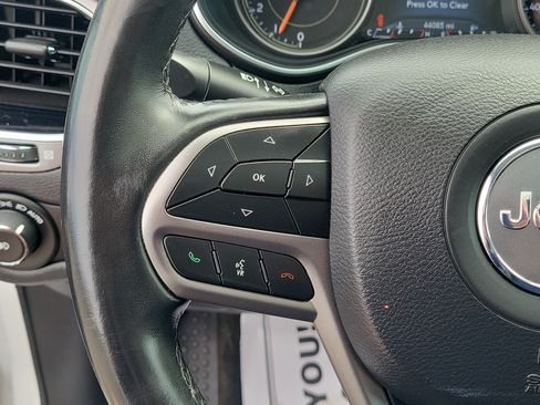 Used 2019 Jeep Cherokee Limited AWD/4WD image 23