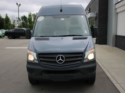 Used 2018 Mercedes-Benz Sprinter 2500 image 2