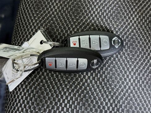 Certified 2022 Nissan Rogue Sport SV image 32