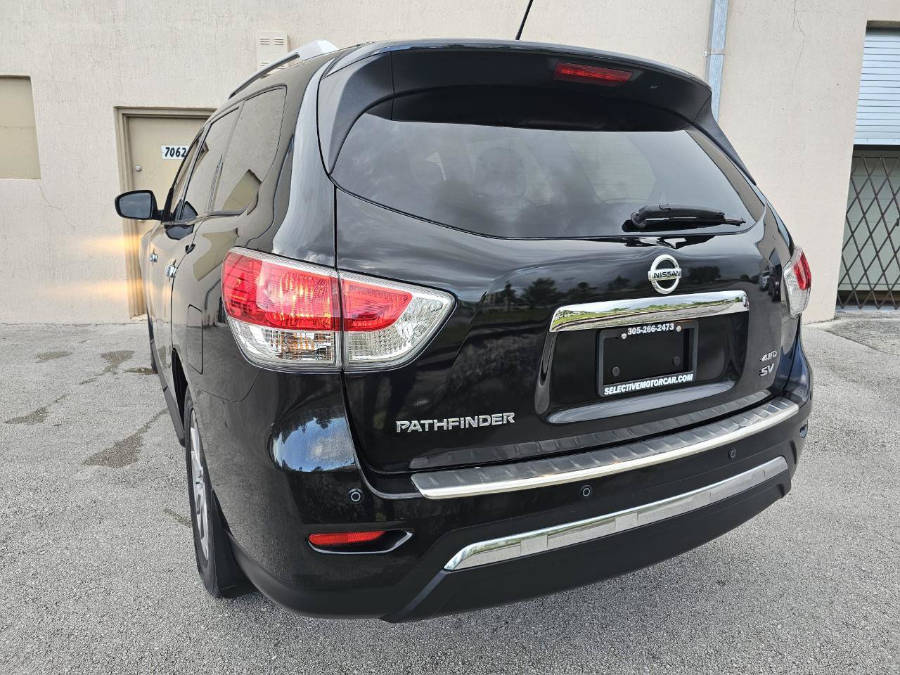Used 2015 Nissan Pathfinder SV FWD image 9