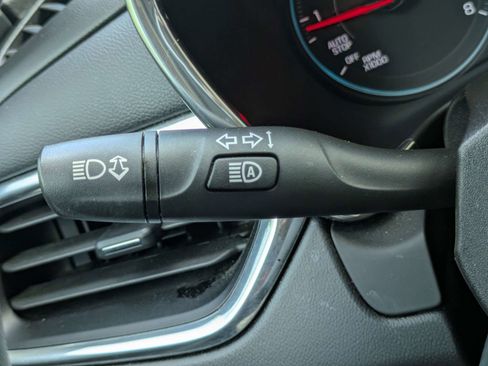 Used 2020 Chevrolet Equinox LT FWD image 16