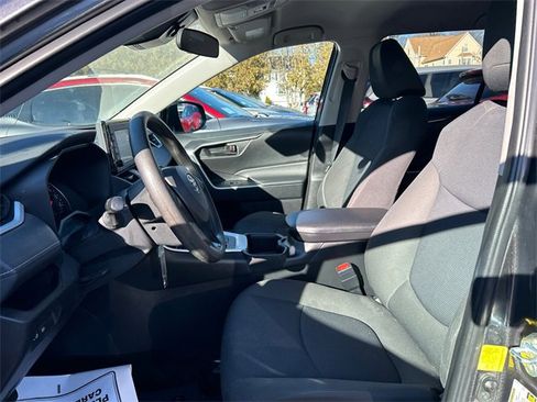 Used 2022 Toyota RAV4 LE image 10