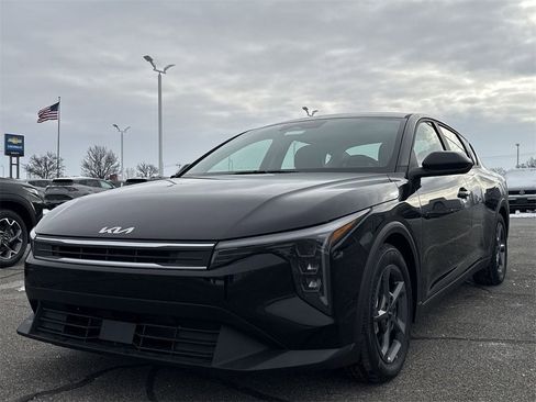 New 2025 Kia K4 LXS image 1