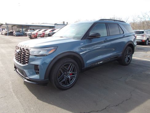 Used 2025 Ford Explorer ST-Line w/ Premium Package image 1