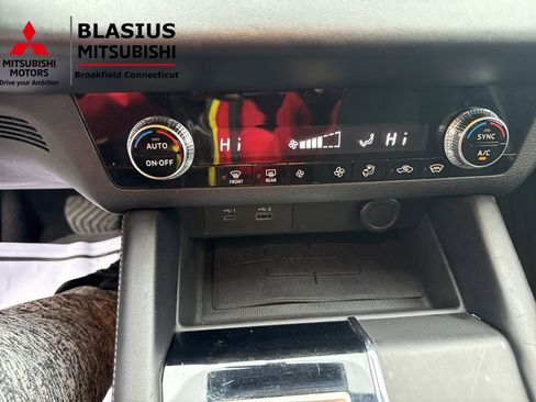 Used 2022 Mitsubishi Outlander ES image 22