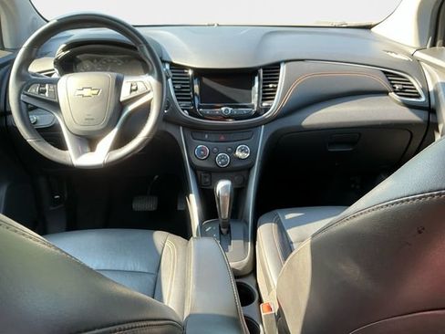 Used 2021 Chevrolet Trax LT w/ Premium Seat Package AWD/4WD image 11