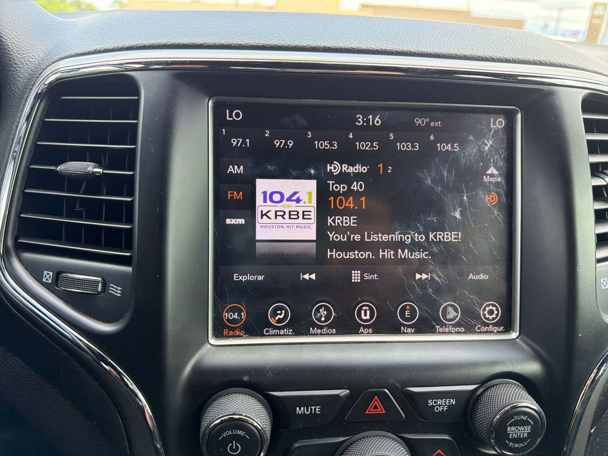 Used 2018 Jeep Grand Cherokee Laredo RWD image 16