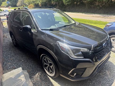 Used 2023 Subaru Forester Premium AWD/4WD image 6
