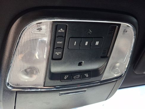 Used 2021 Jeep Grand Cherokee Laredo X AWD/4WD image 32