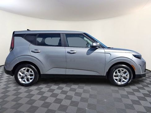 Used 2023 Kia Soul LX w/ LX Technology Package FWD image 7