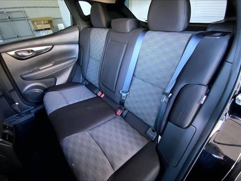 Used 2022 Nissan Rogue Sport SV image 21