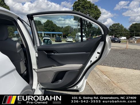 Used 2022 Toyota Camry SE image 19