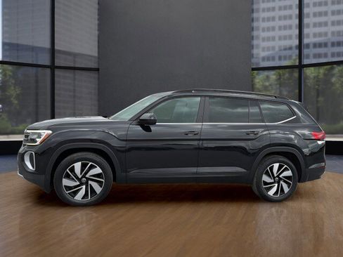 Used 2024 Volkswagen Atlas SE w/ Panoramic Sunroof Package FWD image 13