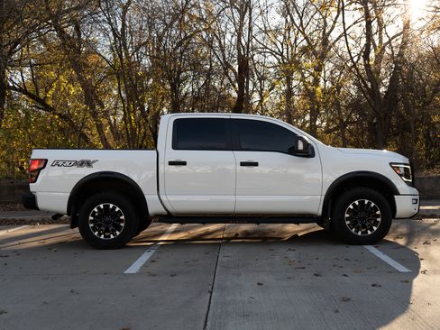 Used 2023 Nissan Titan PRO-4X w/ Pro-4x Convenience Package image 10