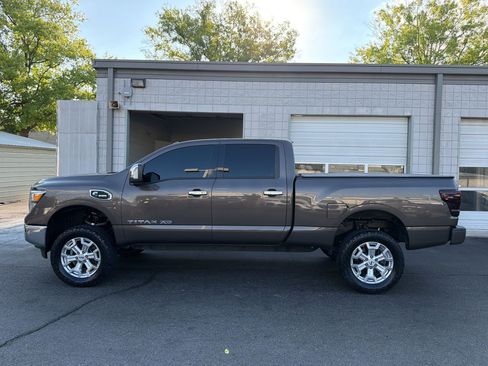 Used 2016 Nissan Titan SL RWD image 2