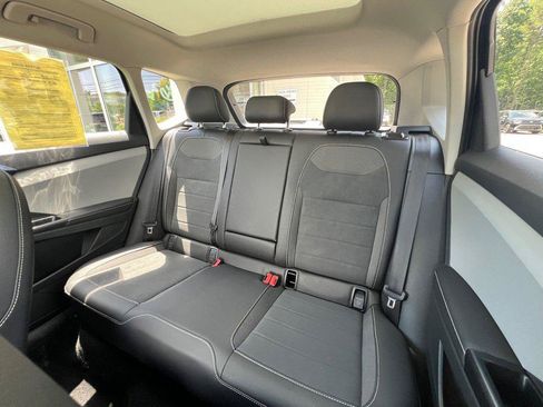 Certified 2024 Volkswagen Taos SE w/ Panoramic Sunroof Package FWD image 18
