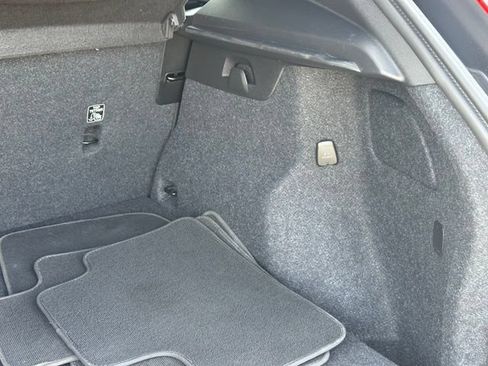 Used 2025 Volvo XC40 B5 Plus AWD/4WD image 34