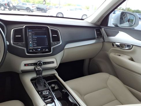 Used 2018 Volvo XC90 T6 Momentum w/ Convenience Package AWD/4WD image 17