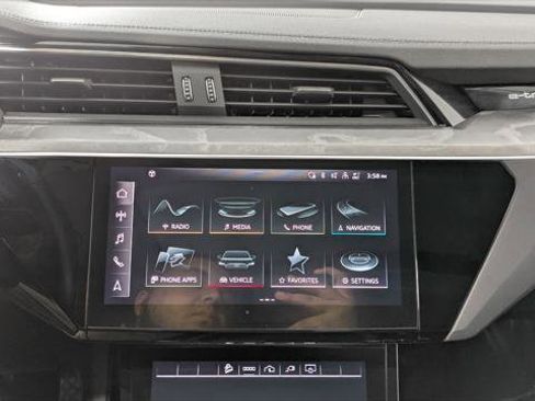 Used 2021 Audi e-tron Premium w/ Towing Package image 29