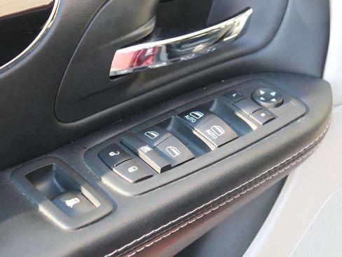 Used 2019 Dodge Grand Caravan SXT image 15