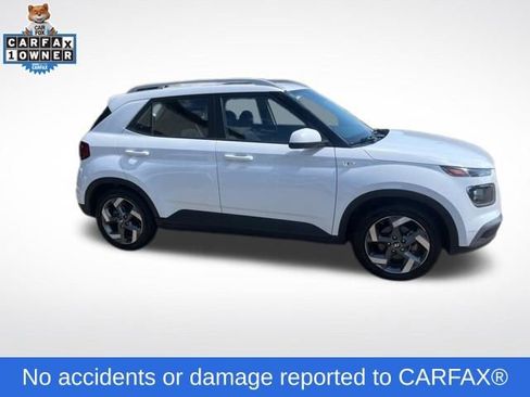 Used 2022 Hyundai Venue SEL FWD image 2
