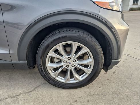 Used 2022 Ford Explorer Limited w/ Equipment Group 301A image 10