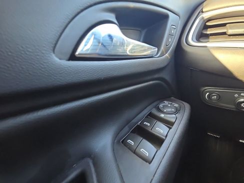 Used 2020 Chevrolet Equinox LT w/ Sport Edition FWD image 31