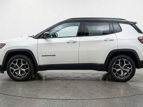 Used 2025 Jeep Compass Limited image 5