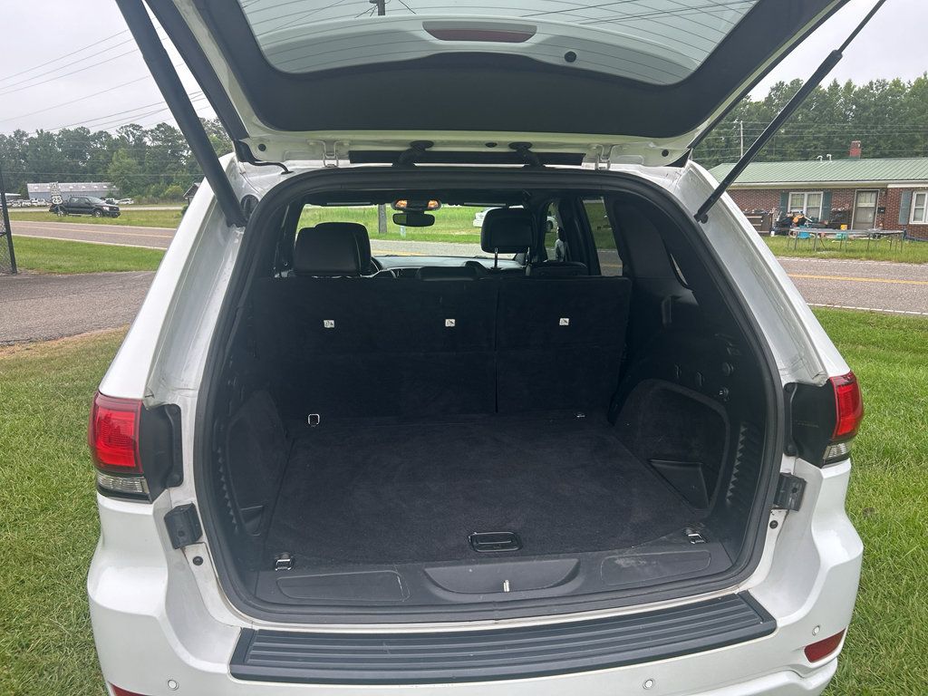 Used 2019 Jeep Grand Cherokee Altitude AWD/4WD image 12