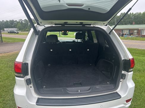 Used 2019 Jeep Grand Cherokee Altitude AWD/4WD image 12