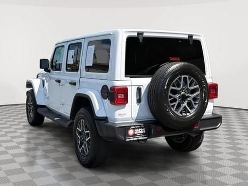 Used 2024 Jeep Wrangler Unlimited Sahara AWD/4WD image 5