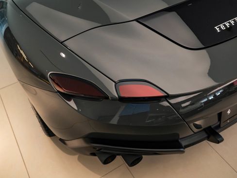 Used 2024 Ferrari Roma Spider image 17