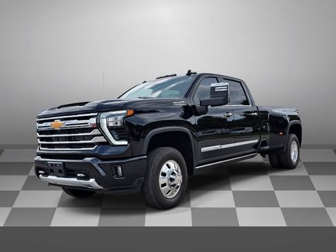 Used 2024 Chevrolet Silverado 3500 High Country w/ High Country Premium Package AWD/4WD image 3