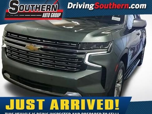Used 2023 Chevrolet Suburban Premier image 1
