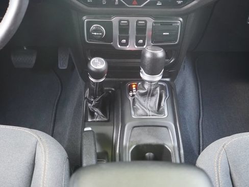 Used 2024 Jeep Wrangler Sport AWD/4WD image 20