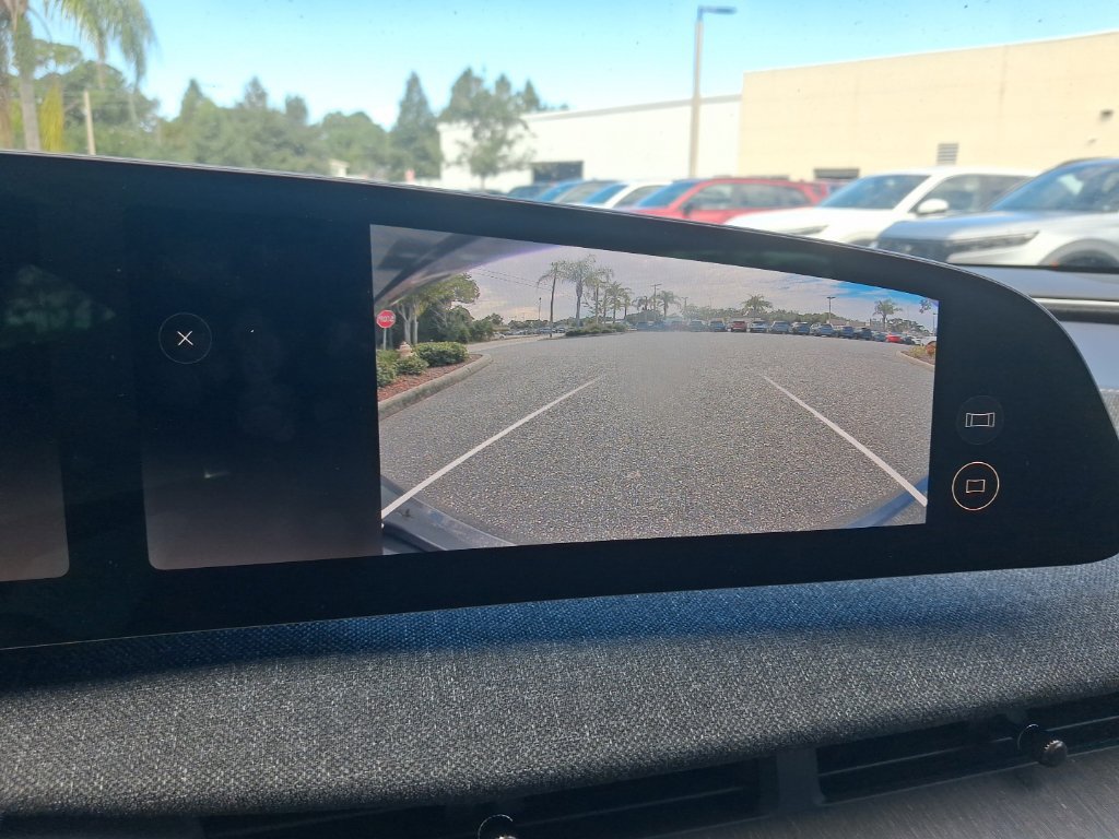 Used 2025 Lucid Air Pure RWD image 27