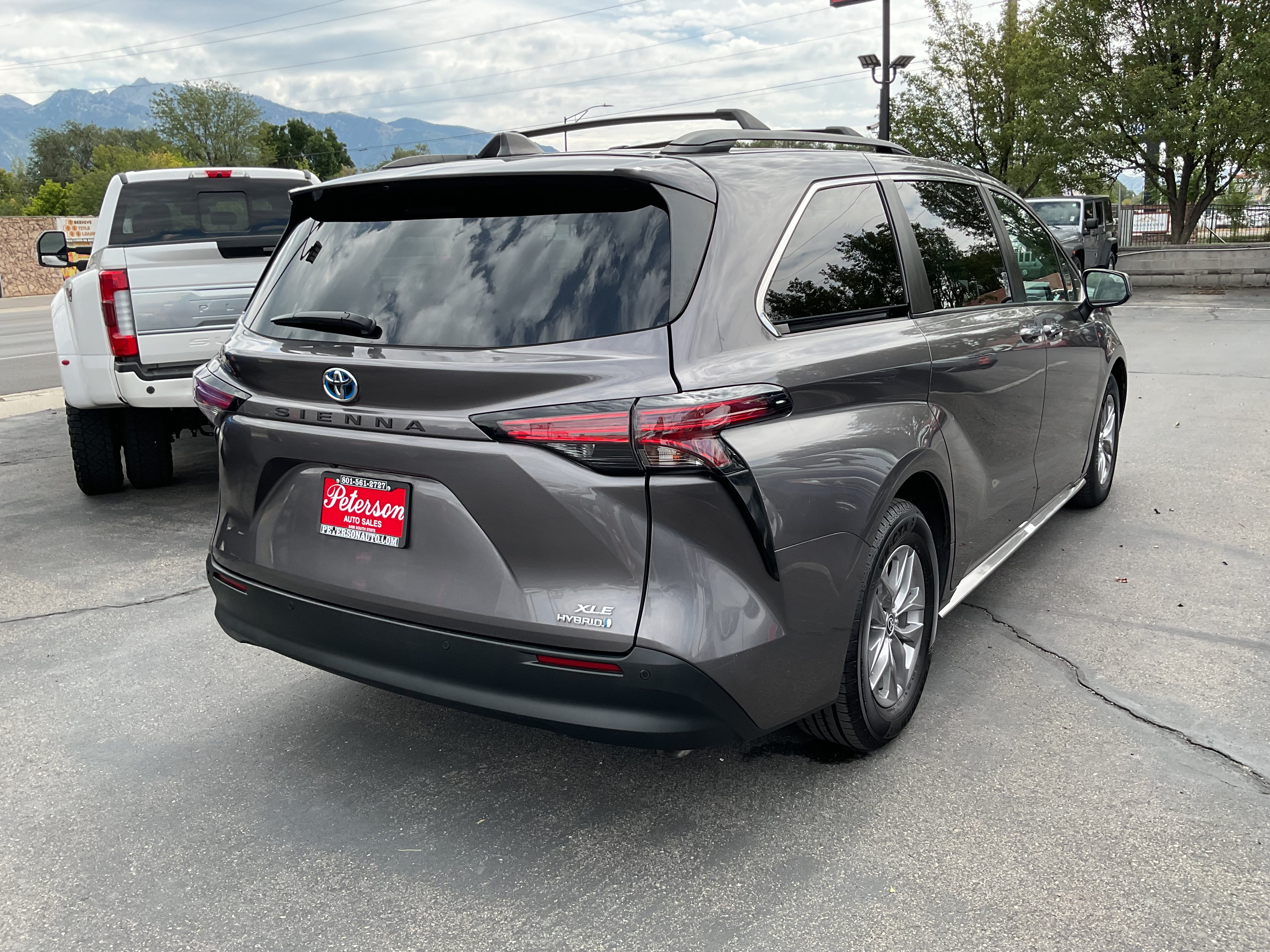 Used 2022 Toyota Sienna XLE w/ XLE Plus Package FWD image 6