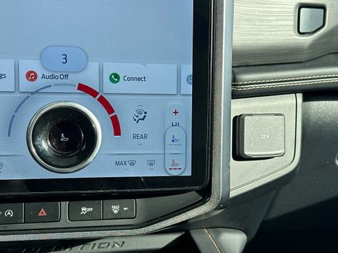 Used 2024 Ford Expedition Platinum image 4