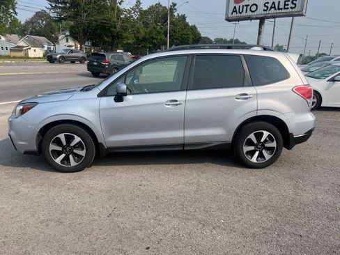 Used 2017 Subaru Forester 2.5i Premium w/ All-Weather Package image 2