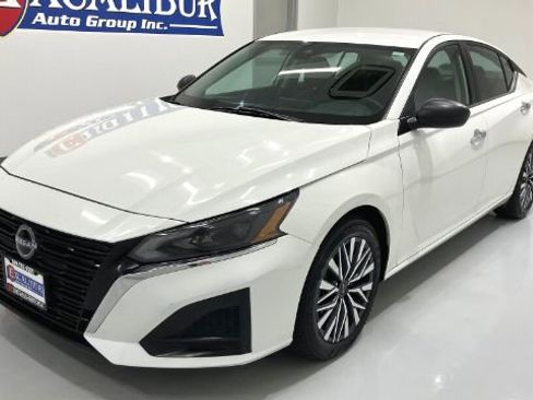 Used 2025 Nissan Altima 2.5 SV FWD image 9