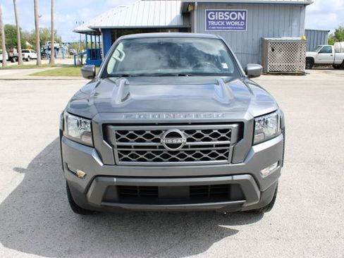 Used 2022 Nissan Frontier SV image 2