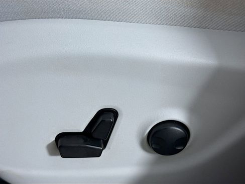 Used 2022 Jeep Cherokee Latitude Lux w/ Sun & Sound Group image 19