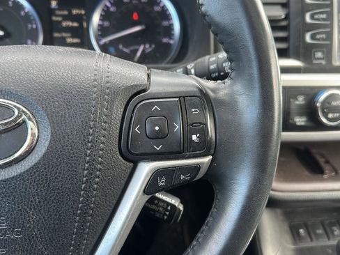 Used 2019 Toyota Highlander Limited image 16