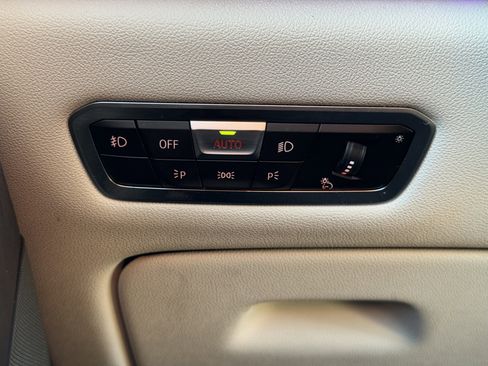 Used 2020 BMW X7 xDrive40i w/ Premium Package image 25