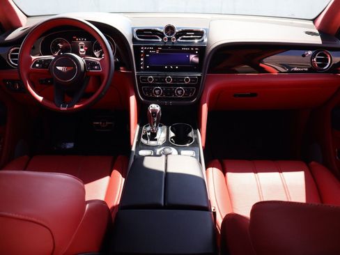 Certified 2023 Bentley Bentayga AWD/4WD image 5