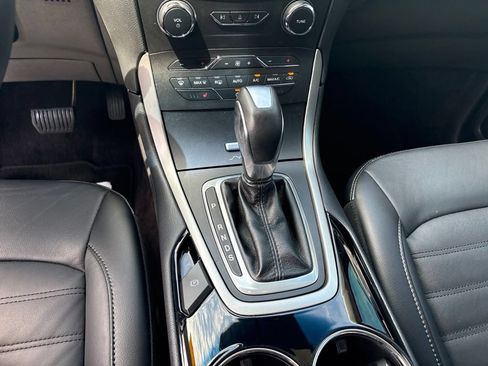 Used 2017 Ford Edge SEL w/ Equipment Group 201A FWD image 13