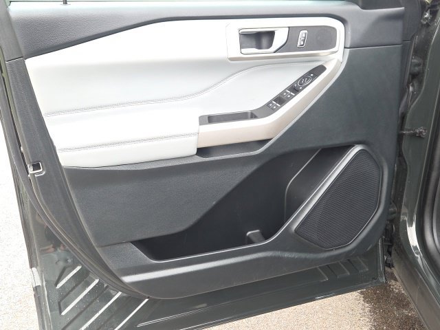 Used 2024 Ford Explorer XLT w/ Equipment Group 202A AWD/4WD image 26